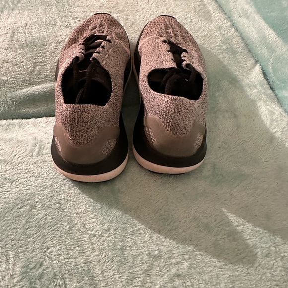 Under Armour Women's Gray Athletic Shoes - Picture 4 of 8